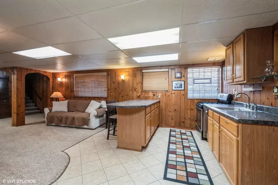 Kitchen - 5917 N Virginia Ave, Chicago, IL 60659 photo 6 of 6
