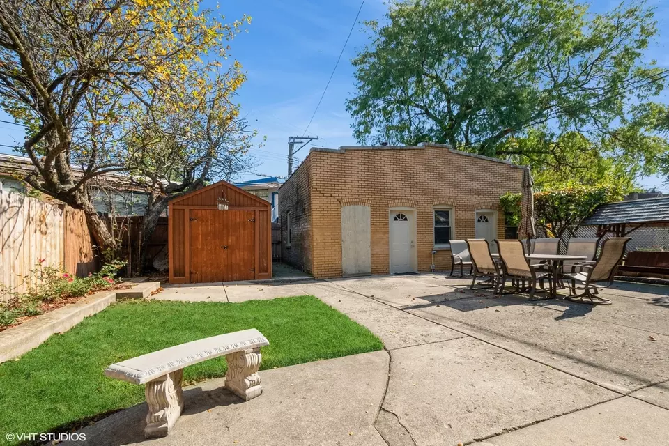 Exterior - 5917 N Virginia Ave, Chicago, IL 60659 photo 2 of 6