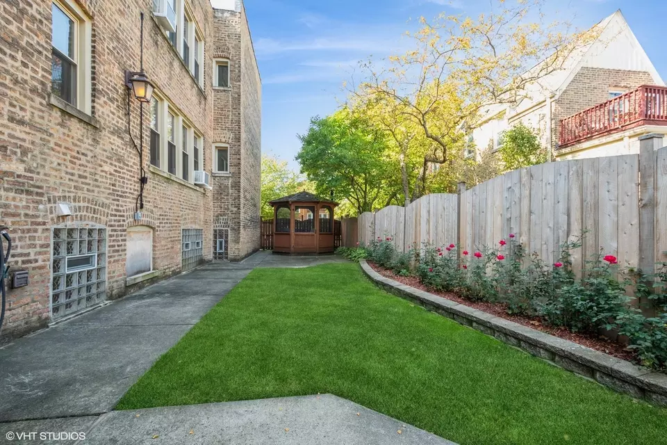 Exterior - 5917 N Virginia Ave, Chicago, IL 60659 photo 4 of 6