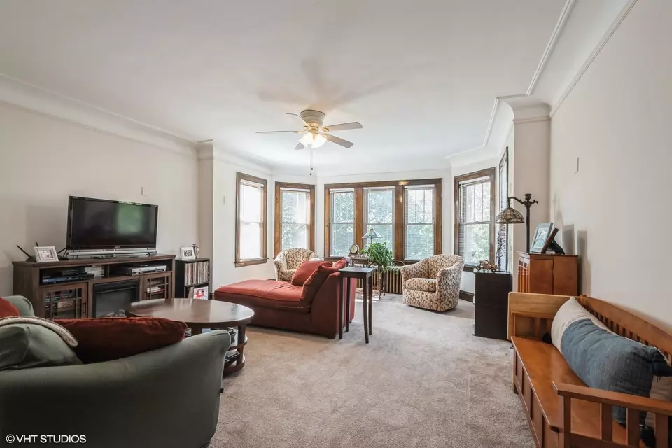 Living - 5917 N Virginia Ave, Chicago, IL 60659 photo 5 of 5