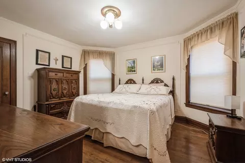Bedroom - 5917 N Virginia Ave, Chicago, IL 60659 photo 1 of 3