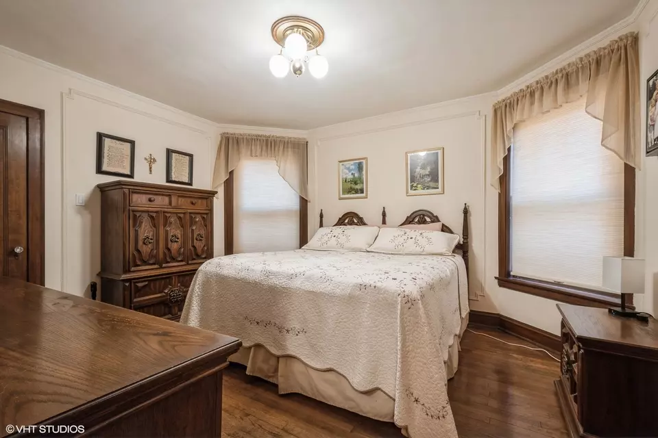 Bedroom - 5917 N Virginia Ave, Chicago, IL 60659 photo 1 of 3