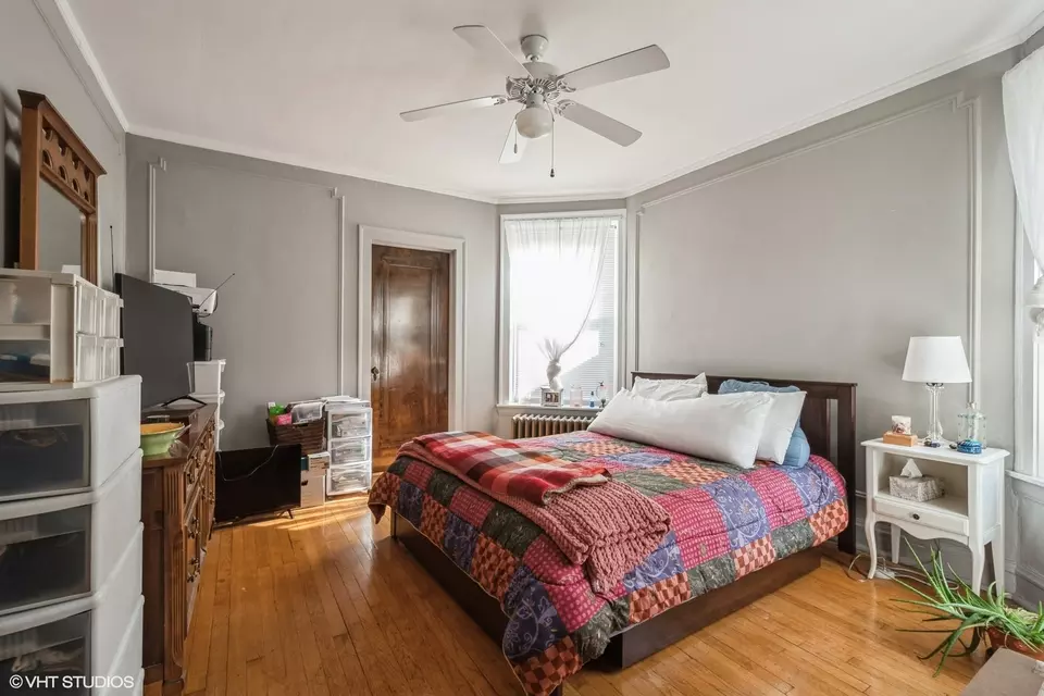 Bedroom - 5917 N Virginia Ave, Chicago, IL 60659 photo 3 of 3