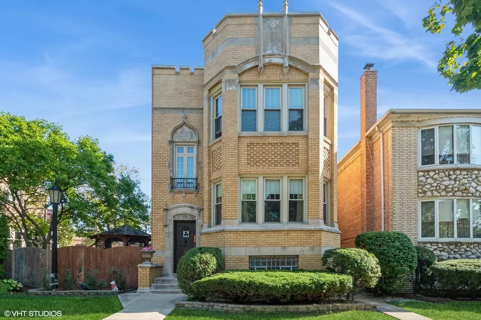 Exterior - 5917 N Virginia Ave, Chicago, IL 60659 photo 1 of 6