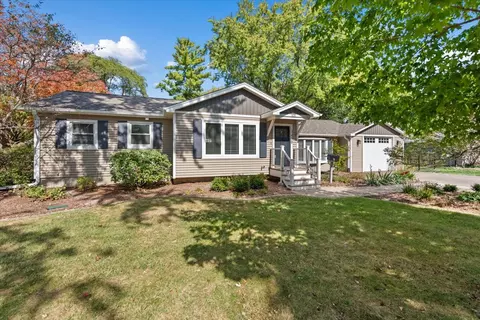 1438 S 6th St, Saint Charles, IL 60174