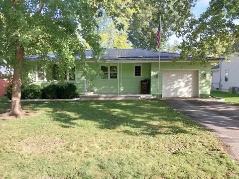107 W Sullivan St, Heyworth, IL 61745