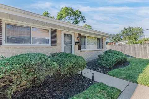 837 Valley Stream Dr #D, Wheeling, IL 60090