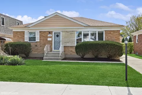 11161 Shaw St, Westchester, IL 60154
