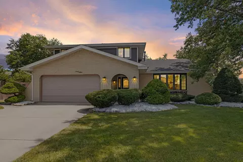 9015 S 87th Ave, Hickory Hills, IL 60457