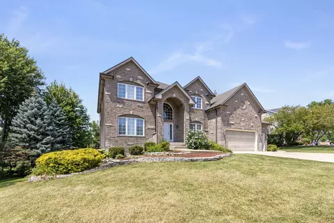 816 Queens Gate Cir, Sugar Grove, IL 60554