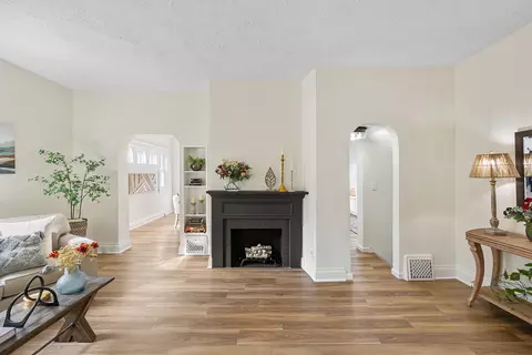 Living - 909 S Fell Ave, Normal, IL 61761 photo 4 of 4