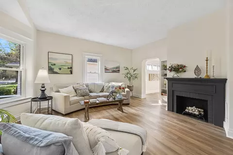 Living - 909 S Fell Ave, Normal, IL 61761 photo 2 of 4