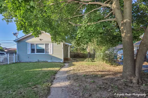 42 Fairfax Rd, Fox Lake, IL 60020