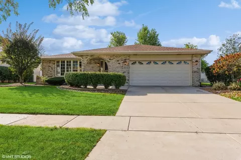8313 Waterford Dr, Tinley Park, IL 60477
