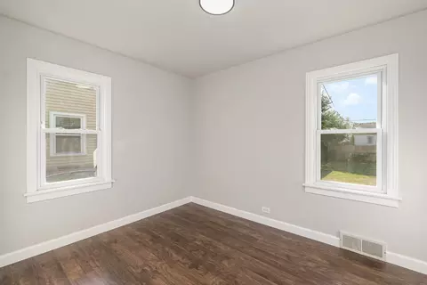Bedroom - 18020 Escanaba Ave, Lansing, IL 60438 photo 3 of 4