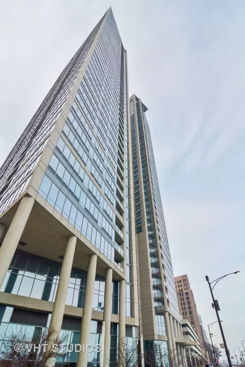600 N Lake Shore Dr #707, Chicago, IL 60611