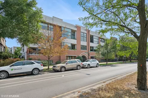 2065 N Kedzie Ave #220, Chicago, IL 60647