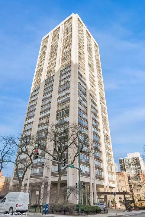 70 W Burton Pl #2003, Chicago, IL 60610