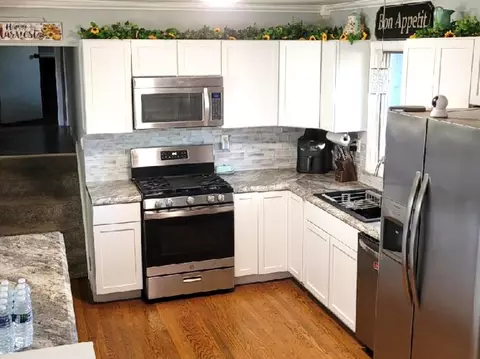 Kitchen - 3906 W High St, Mchenry, IL 60050 photo 1 of 2
