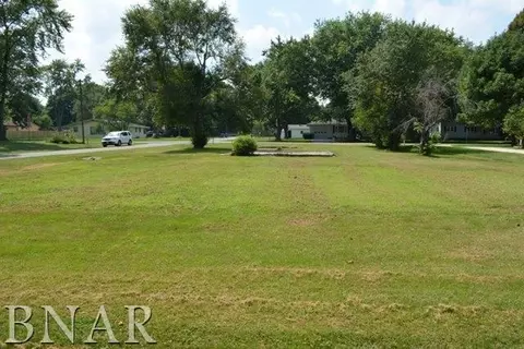 210 S Washington St, Hudson, IL 61748