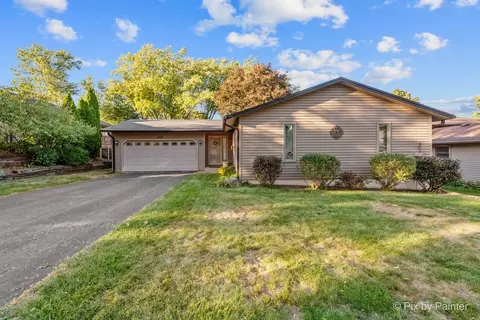652 Krenz Ave, Cary, IL 60013