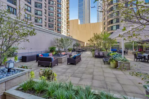 Exterior - 400 E Ohio St #4502, Chicago, IL 60611 photo 4 of 4
