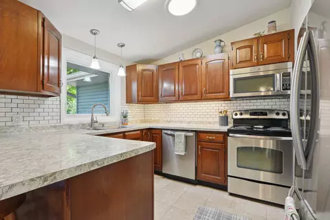 Kitchen - 1916 Clover Ln, Champaign, IL 61821 photo 2 of 4