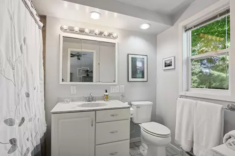 Bath - 1916 Clover Ln, Champaign, IL 61821 photo 1 of 2