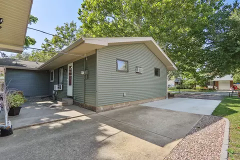 Exterior - 1916 Clover Ln, Champaign, IL 61821 photo 3 of 11