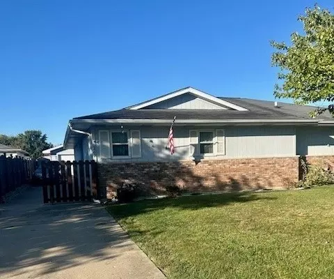 2467 Red Oak Trl, Crest Hill, IL 60403