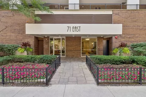 71 E Division St #401, Chicago, IL 60610