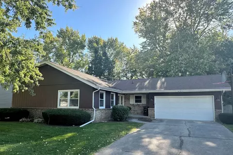 1246 Springdale Dr, Rochelle, IL 61068