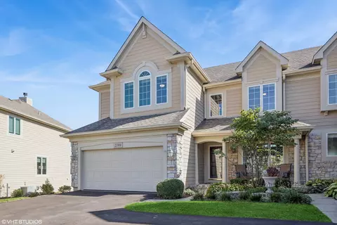 2399 Woodglen Dr, Aurora, IL 60502
