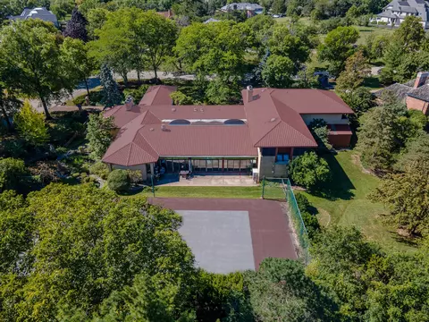 600 Mallard Ln, Oak Brook, IL 60523