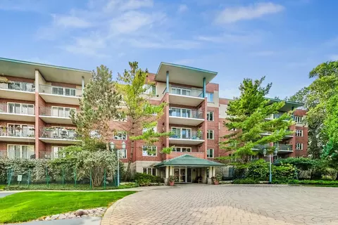 3900 W Bryn Mawr Ave #405, Chicago, IL 60659