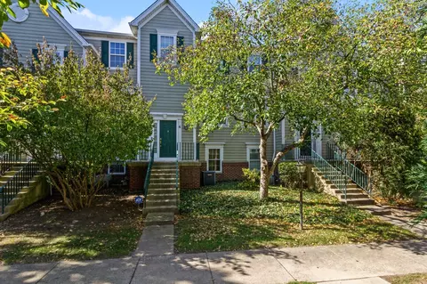 1105 Village Center Pkwy Pkwy #6, Aurora, IL 60506