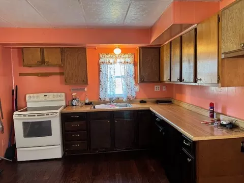 301 E Third St, Gridley, IL 61744 photo 3