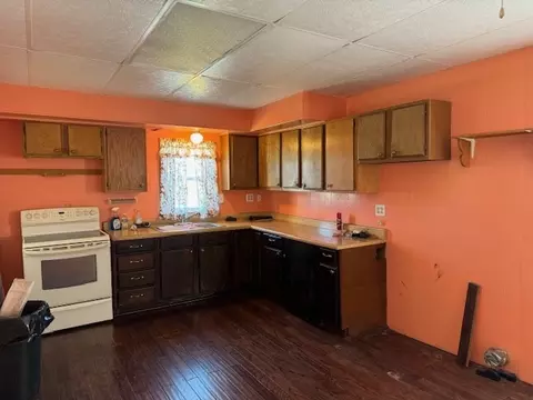 301 E Third St, Gridley, IL 61744 photo 2