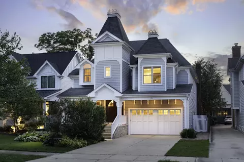 121 N Fremont St, Naperville, IL 60540