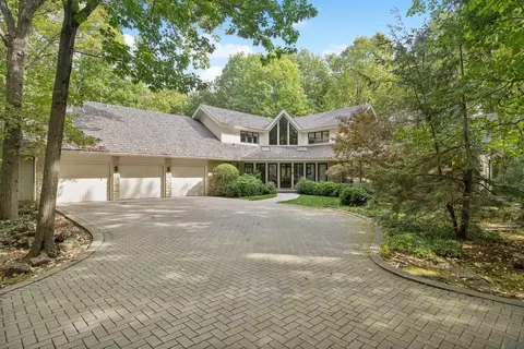 3 Dunsinane Ln, Bannockburn, IL 60015