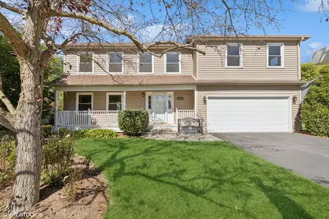 2186 High Point Dr, Lindenhurst, IL 60046
