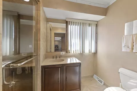 8415 S County Line Rd, Burr Ridge, IL 60527 photo 13