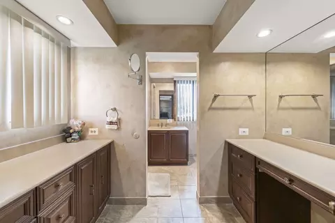 8415 S County Line Rd, Burr Ridge, IL 60527 photo 12
