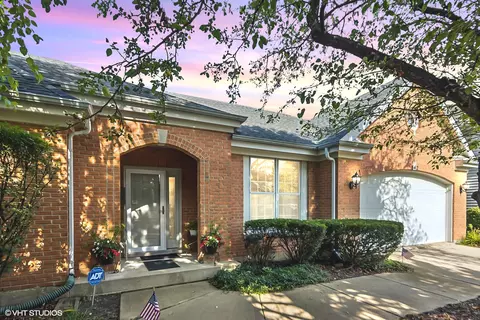 342 Wentworth Ln, Bloomingdale, IL 60108