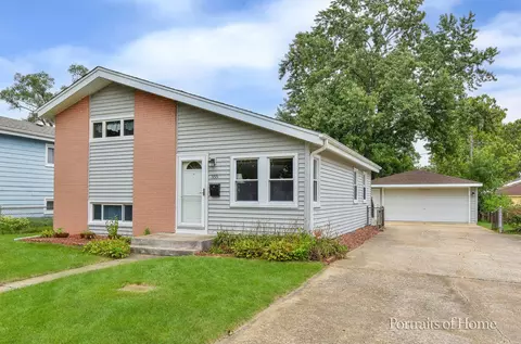 355 N Lincoln Ave, Villa Park, IL 60181