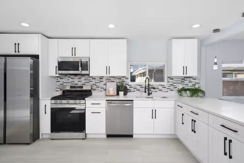 Kitchen - 3001 Nottingham Ave, Markham, IL 60428 photo 5 of 5