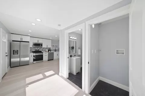 Entry Way - 3001 Nottingham Ave, Markham, IL 60428 photo 4 of 4
