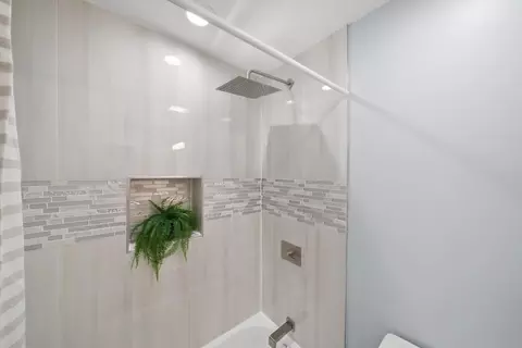 Bath - 3001 Nottingham Ave, Markham, IL 60428 photo 5 of 5