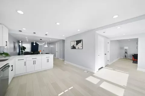 Entry Way - 3001 Nottingham Ave, Markham, IL 60428 photo 2 of 4