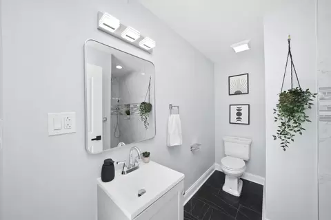 Bath - 3001 Nottingham Ave, Markham, IL 60428 photo 3 of 5